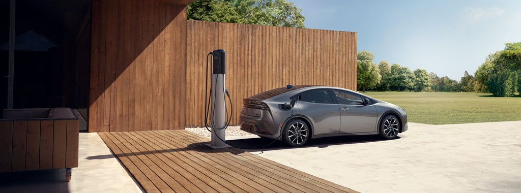 What’s the Difference Between a Toyota Hybrid and Toyota Electric Car?